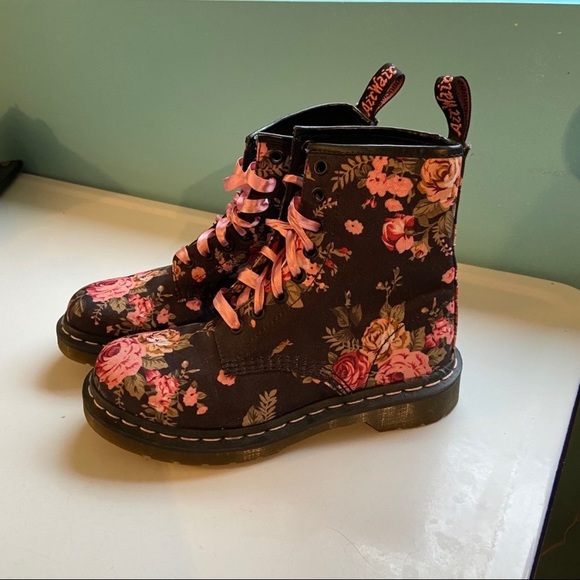 Dr. Martens Shoes - 🥳HOST PICK🎉Dr. Martins floral boots